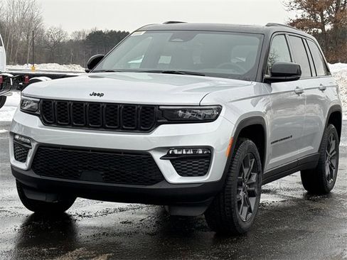 New 2025 Jeep Grand Cherokee Limited w/ Trailer Tow Package image 41