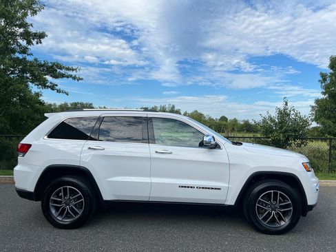 Used 2020 Jeep Grand Cherokee Limited AWD/4WD image 3