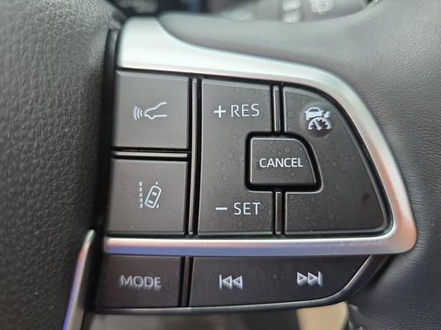 Used 2024 Toyota Highlander Limited image 20