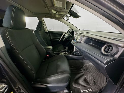 Used 2018 Toyota RAV4 XLE image 31