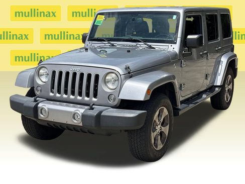 Used 2016 Jeep Wrangler Unlimited Sahara w/ Connectivity Group AWD/4WD image 13