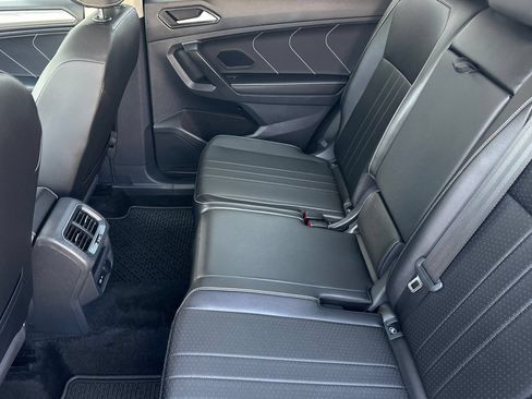 Used 2023 Volkswagen Tiguan SE FWD image 12