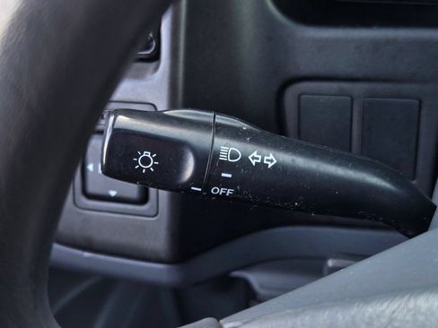 Used 2000 Toyota Sienna LE FWD image 19
