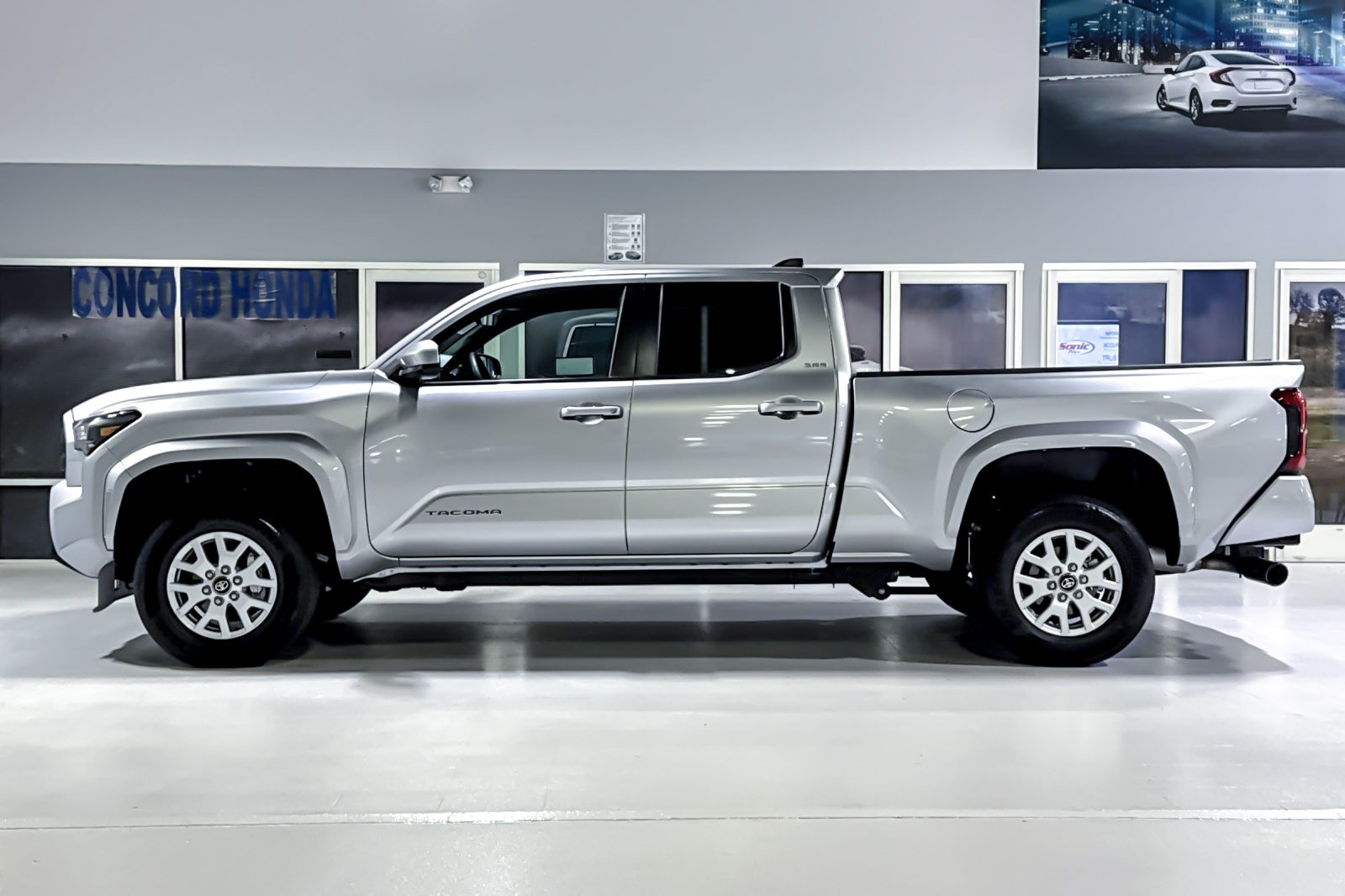 Used 2026 Toyota Tacoma SR5 AWD/4WD image 2