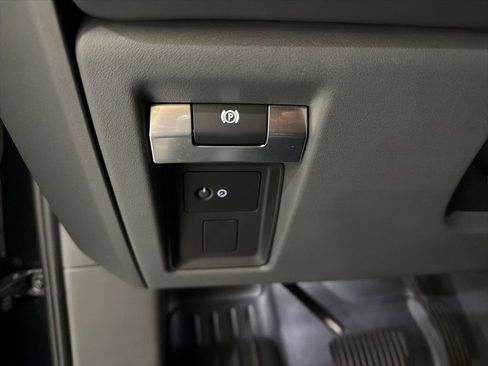 Used 2024 Land Rover Defender 110 X-Dynamic SE image 15