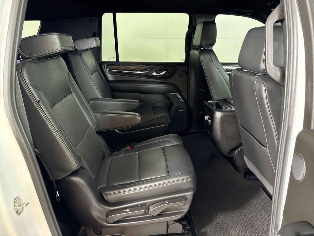 Used 2024 GMC Yukon XL Denali AWD/4WD image 19