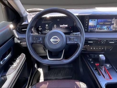 Certified 2025 Nissan Kicks SR FWD image 5