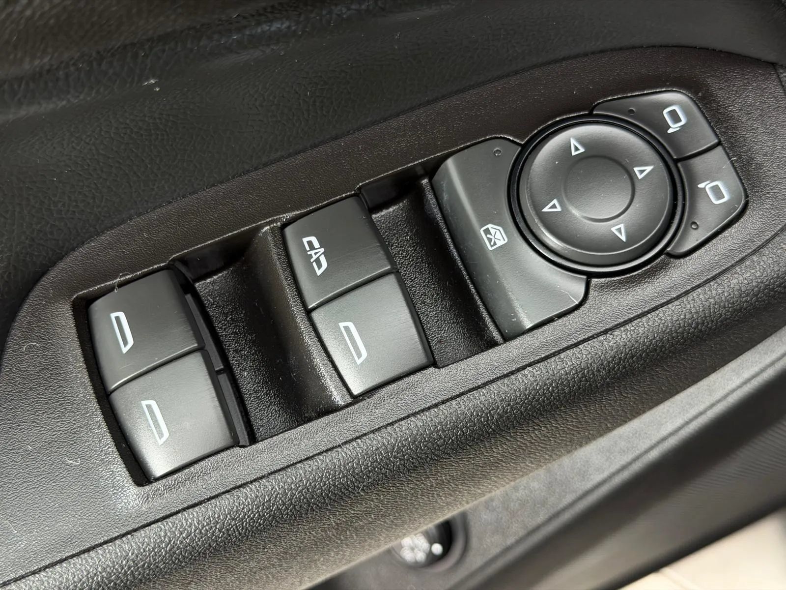 Used 2018 Chevrolet Equinox LT FWD image 25