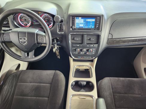 Used 2012 Dodge Grand Caravan SXT FWD image 16