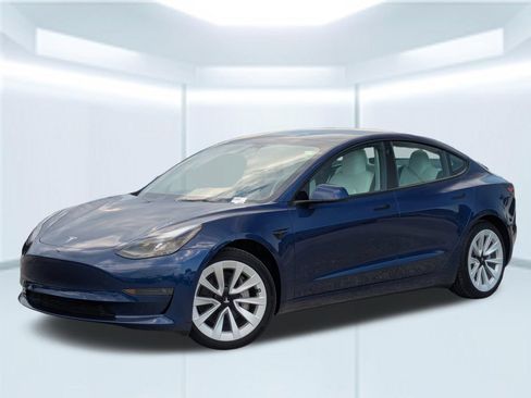 Used 2023 Tesla Model 3 Standard Range RWD image 1