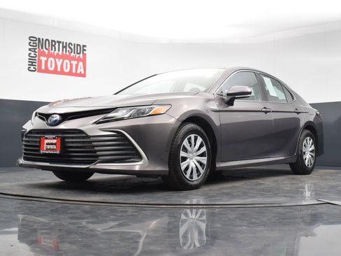 Used 2021 Toyota Camry LE image 30