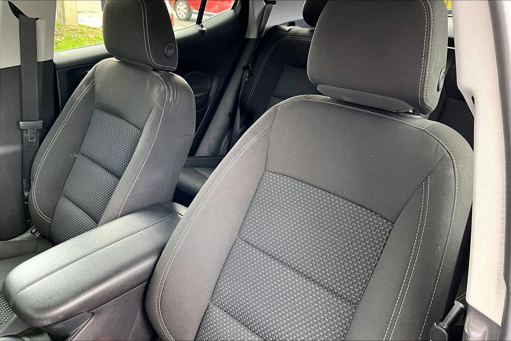 Used 2024 GMC Terrain SLE AWD/4WD image 21