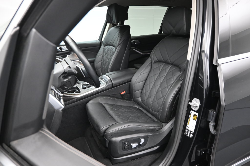 Used 2024 BMW X7 xDrive40i w/ Premium Package AWD/4WD image 11