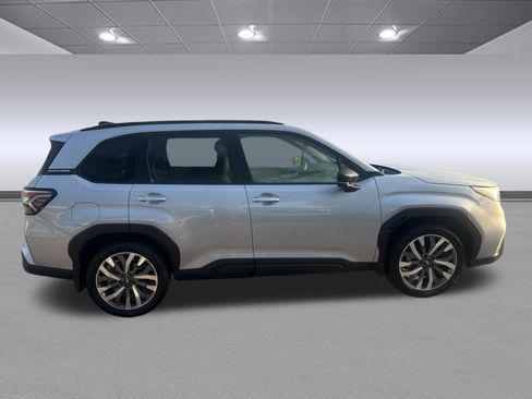 Used 2025 Subaru Forester Touring w/ Popular Package - Touring AWD/4WD image 2