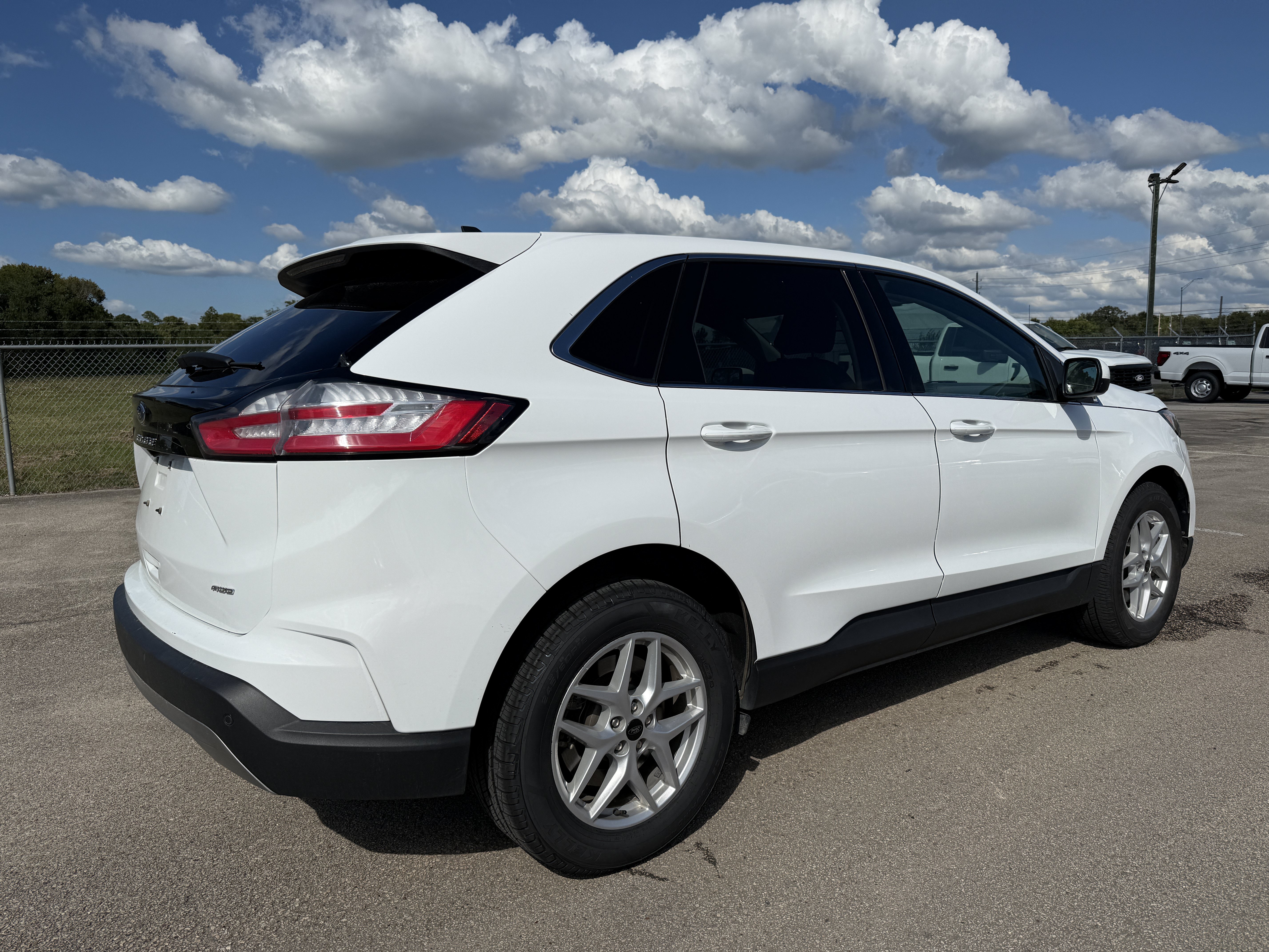 Used 2024 Ford Edge SEL AWD/4WD image 2