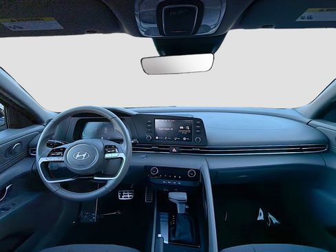 Used 2025 Hyundai Elantra Sport image 15