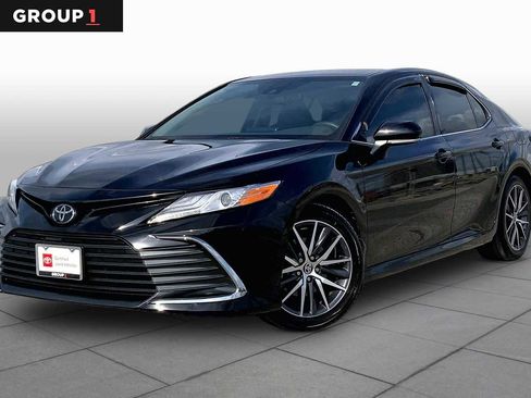 Used 2023 Toyota Camry XLE image 1