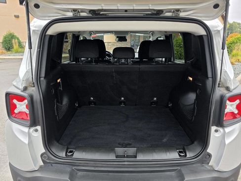 Used 2017 Jeep Renegade Latitude w/ Cold Weather Group image 13