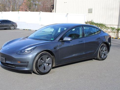 Used 2023 Tesla Model 3 Standard Range image 4