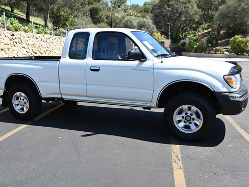 Used 1998 Toyota Tacoma 4x4 Xtracab V6 w/ Convenience Pkg image 11