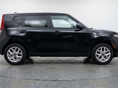 Used 2025 Kia Soul LX w/ LX Technology Package FWD image 11