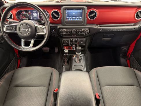 Used 2021 Jeep Wrangler Unlimited Rubicon w/ Cold Weather Group AWD/4WD image 15