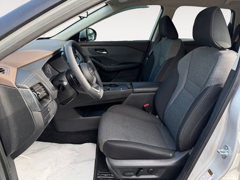 Used 2022 Nissan Rogue SV image 10