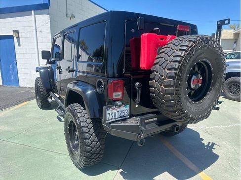 Used 2016 Jeep Wrangler Unlimited Rubicon w/ Connectivity Group AWD/4WD image 11