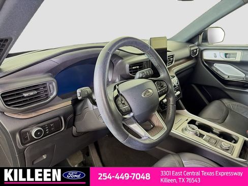 Used 2023 Ford Explorer Platinum w/ Technology Package AWD/4WD image 11