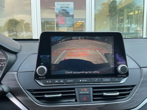 Used 2025 Nissan Altima 2.5 SV FWD image 25