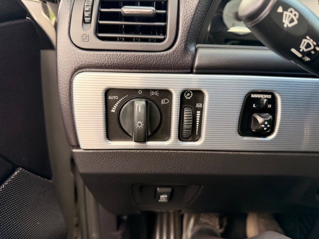 Used 2004 Ford Thunderbird RWD image 34