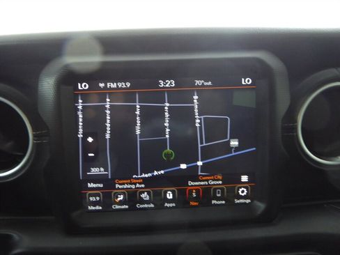 Used 2020 Jeep Wrangler Unlimited Sahara w/ Dual Top Group AWD/4WD image 15