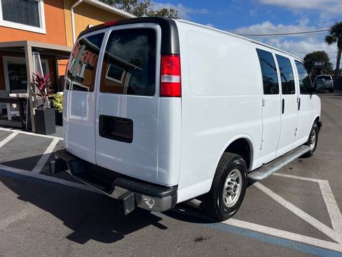 Used 2021 GMC Savana 2500 G2500 w/ Driver Convenience Package image 9