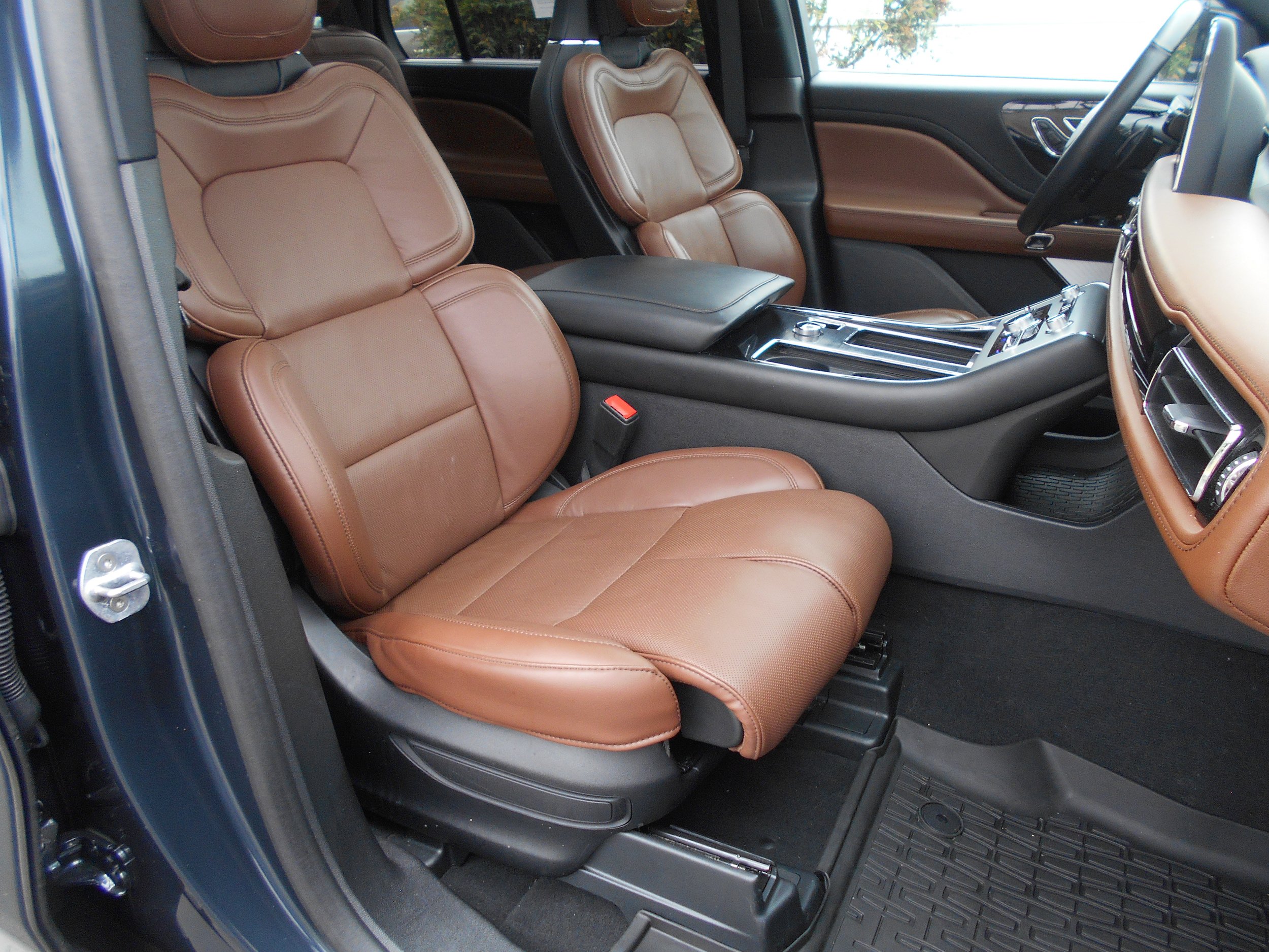 Used 2023 Lincoln Aviator Reserve w/ Equipment Group 201A AWD/4WD image 7
