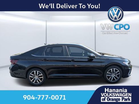 Certified 2025 Volkswagen Jetta SE FWD image 2