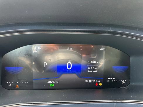 Used 2023 Volkswagen Taos SE w/ Panoramic Sunroof Package FWD image 16