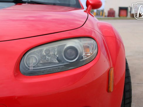 Used 2006 MAZDA MX-5 Miata Sport RWD image 22