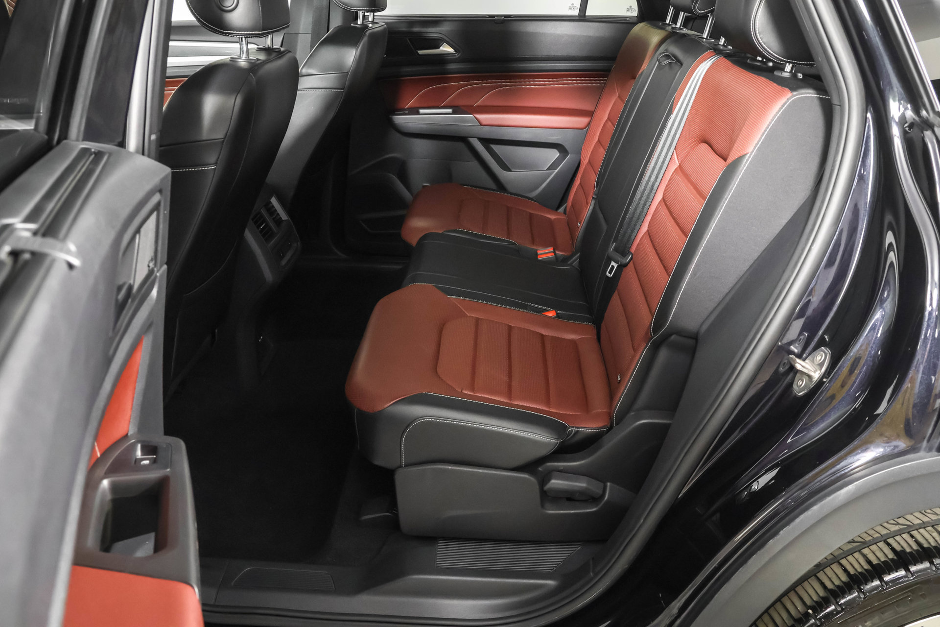 Used 2022 Volkswagen Atlas Cross Sport SEL Premium R-Line AWD/4WD image 36