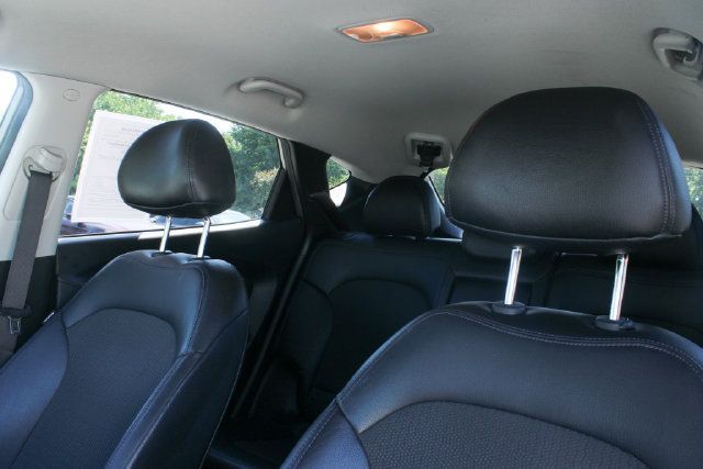 Used 2011 Hyundai Tucson GLS FWD image 14