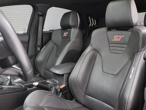 Used 2018 Ford Focus ST w/ Equipment Group 402A FWD image 20