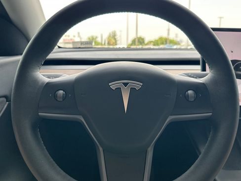 Used 2021 Tesla Model Y Long Range AWD/4WD image 22