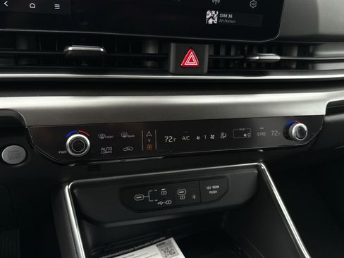 New 2026 Kia Carnival SX w/ SX Dark Edition Package FWD image 28
