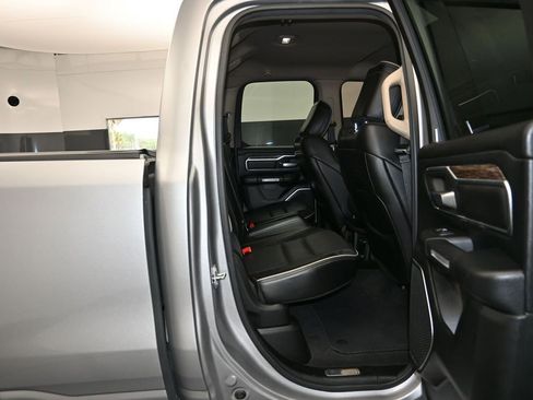 Used 2019 RAM 1500 Laramie AWD/4WD image 24