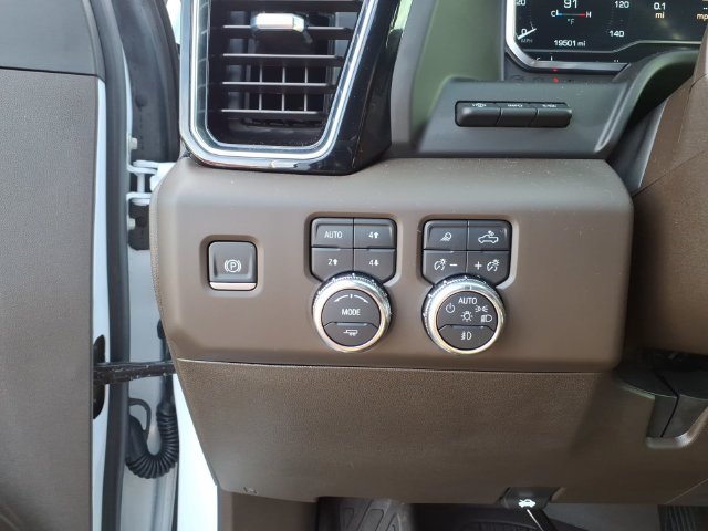 Used 2025 GMC Sierra 2500 Denali w/ Denali Reserve Package AWD/4WD image 16