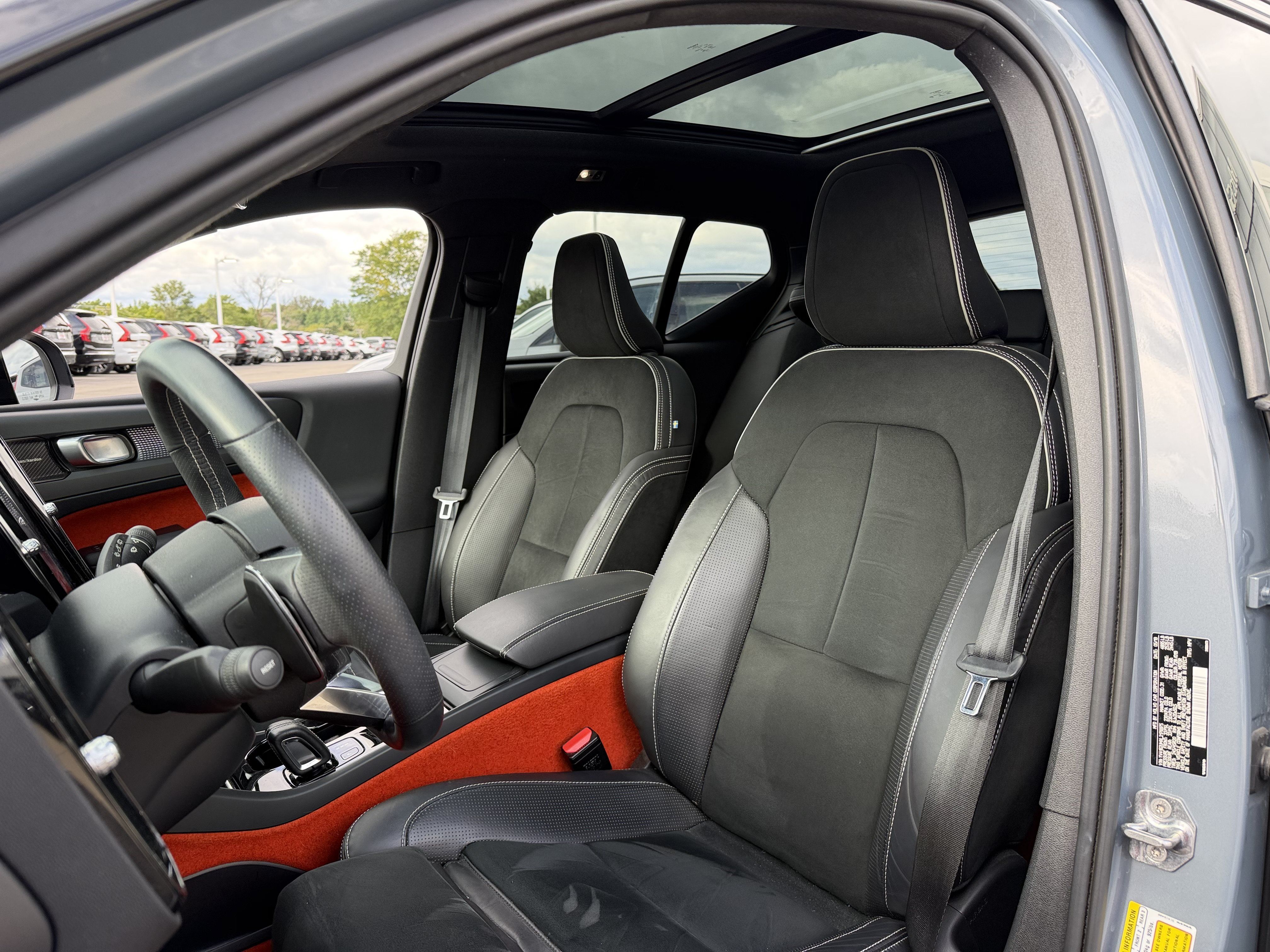 Used 2020 Volvo XC40 T5 R-Design AWD/4WD image 8