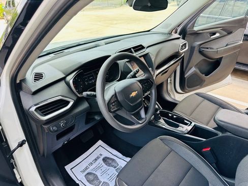 Used 2021 Chevrolet TrailBlazer LS FWD image 16