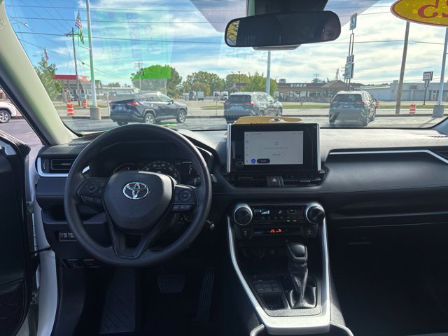 Used 2025 Toyota RAV4 LE AWD/4WD image 20