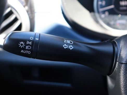 Used 2025 Nissan Versa SV FWD image 19