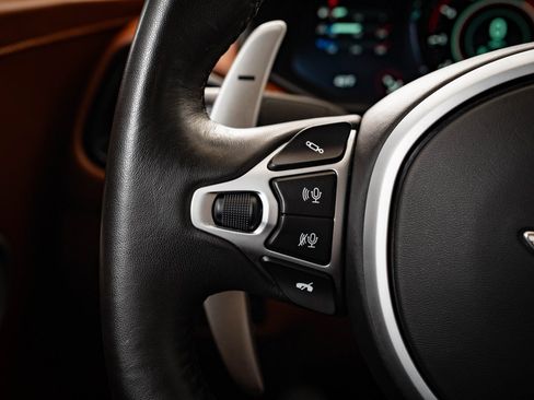 Used 2020 Aston Martin V8 Vantage Coupe image 32
