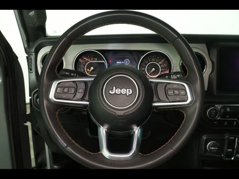 Used 2023 Jeep Gladiator Overland AWD/4WD image 13